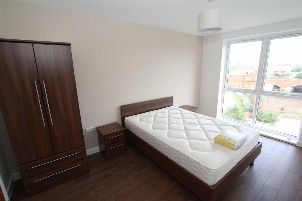 Apartment in Manchester - View 4