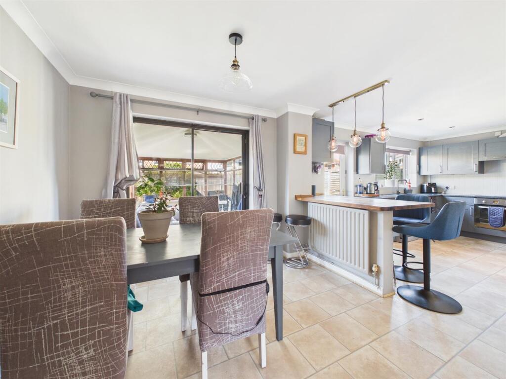 Foxleigh Crescent, Longlevens, Gloucester - View 6