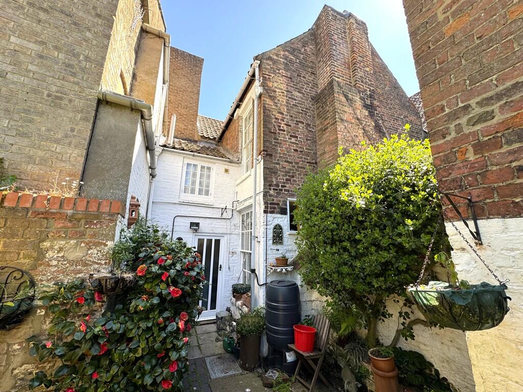 HISTORIC LYNN - Grade II Listed 4 Bed Detached Period Residence on Queen Street photo 3