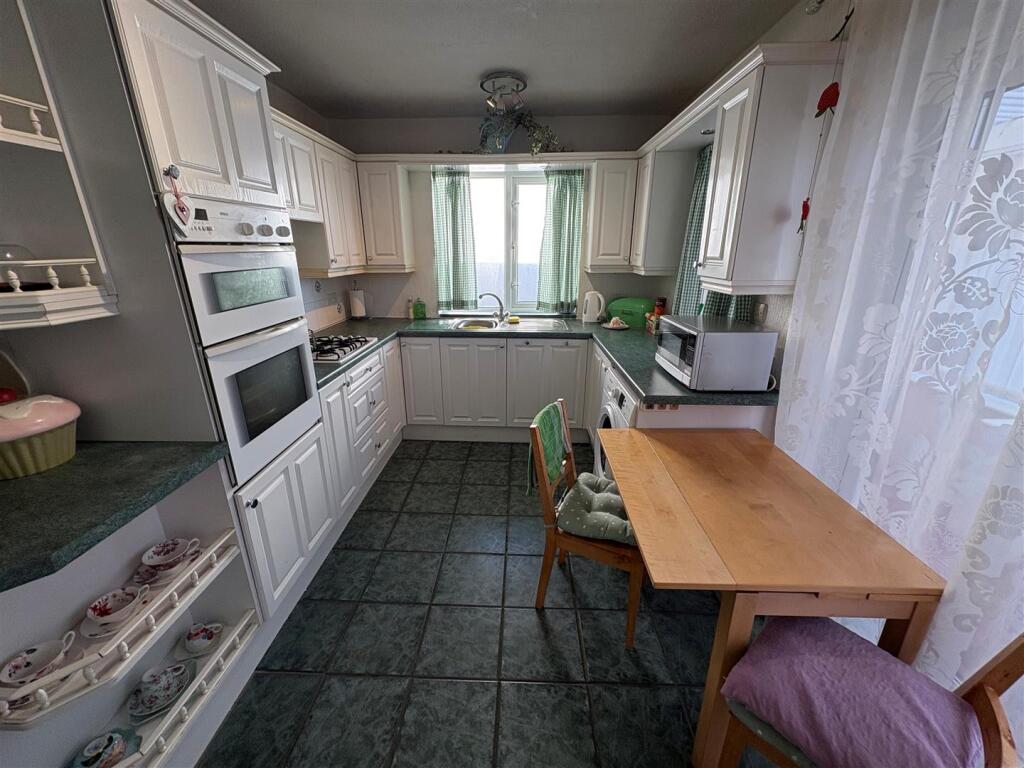 Additional image 6 of Highgate Grove, Clayton Heights, Bradford