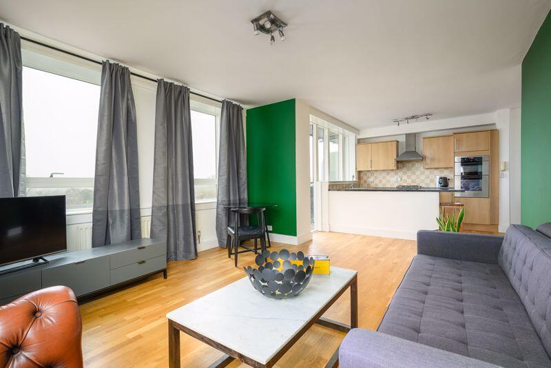 Apartment in Kingston upon Thames - View 3