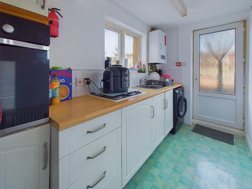Brighton Road, Lancing, BN15 8BG photo 4