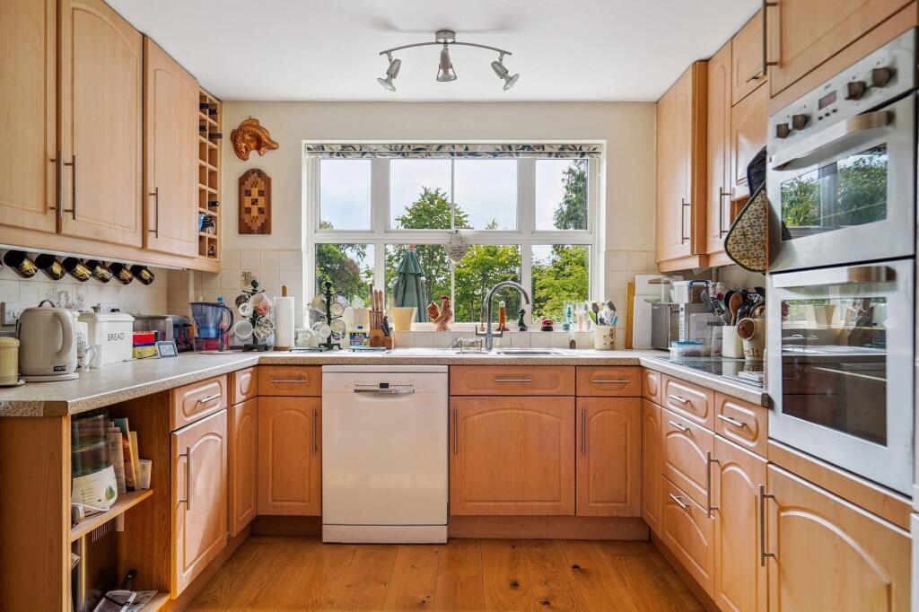Sunnycroft, Downley, HP13 photo 3