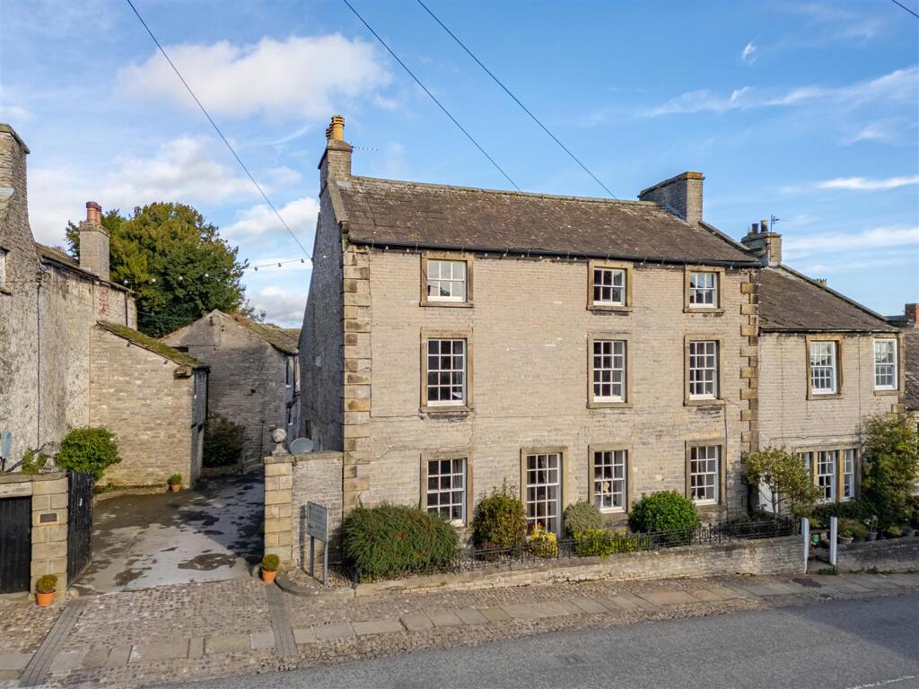 Main image of property: Glasgow House, West End, Middleham, DL8 4QG
