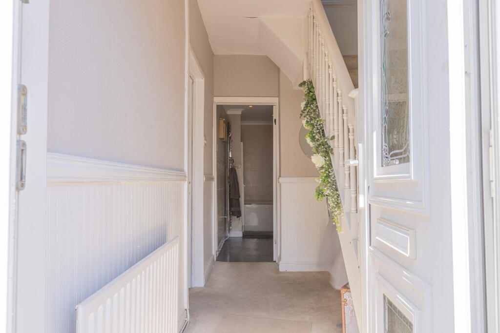 House in Newport - View 4