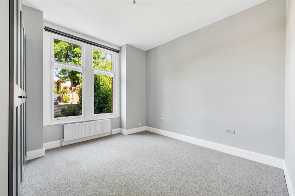 Apartment in London - More