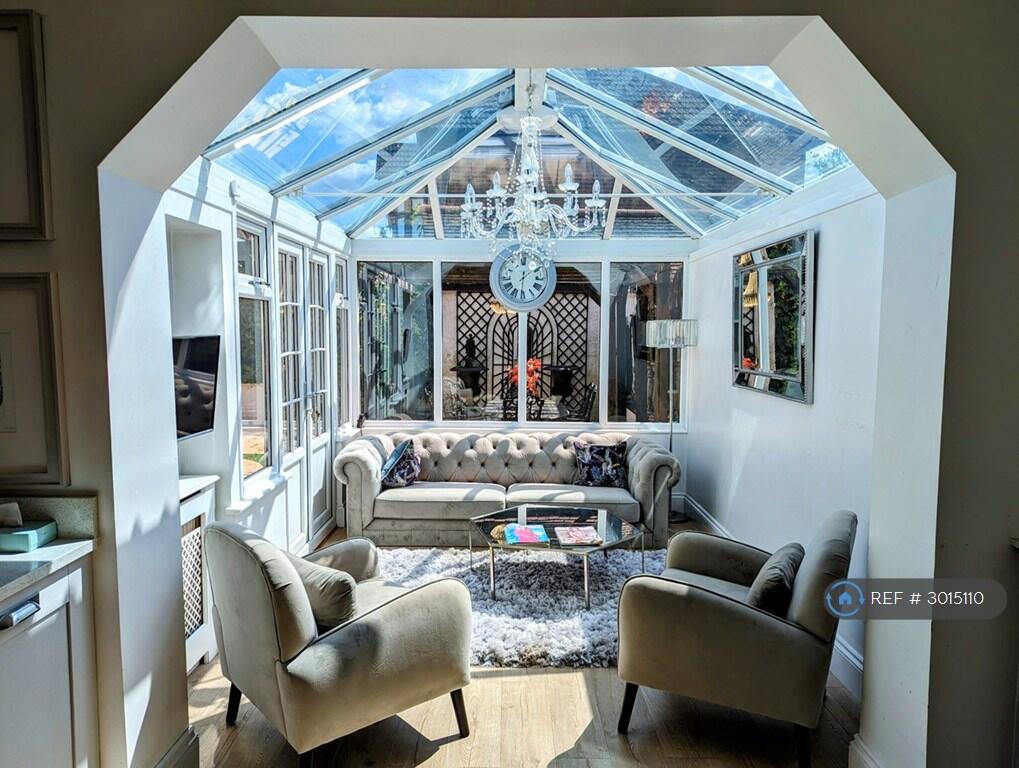 House in London, Monkhams - More