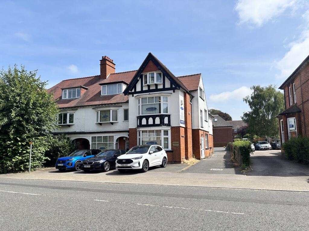 Main image of property: 15 Station Road, Hinckley, LE10 1AW