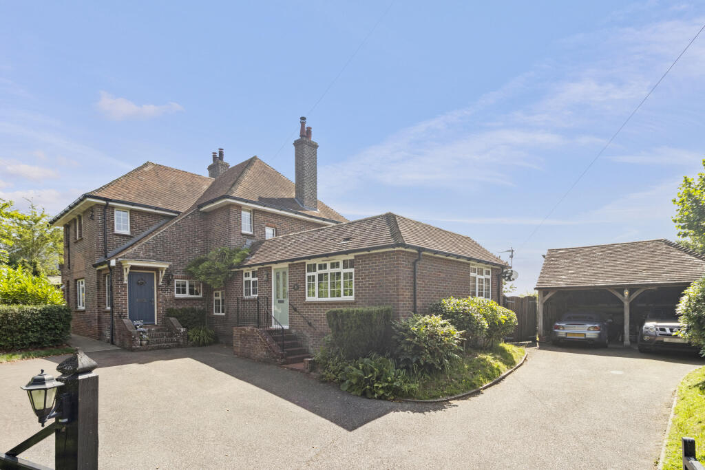 5-bed detached on Carters Corner, Hailsham, East Sussex, £695,000