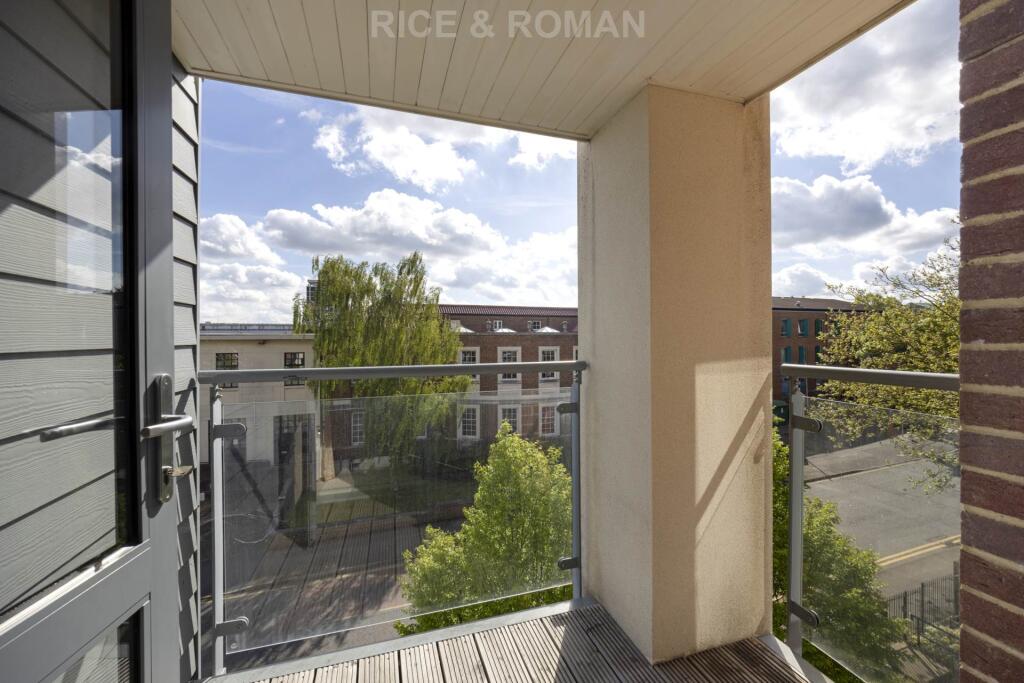 Apartment in Sutton - View 3