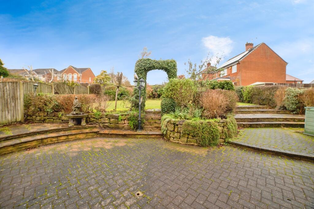 House in Mansfield, Nottinghamshire - View 2