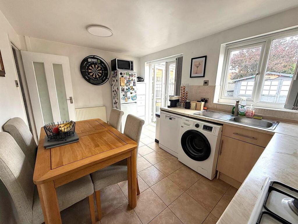 Summit Rise, East Hunsbury photo 4