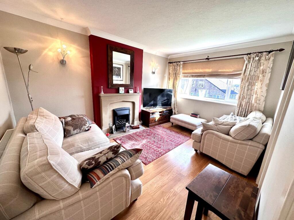 Banks Crescent, Golcar, Huddersfield photo 3
