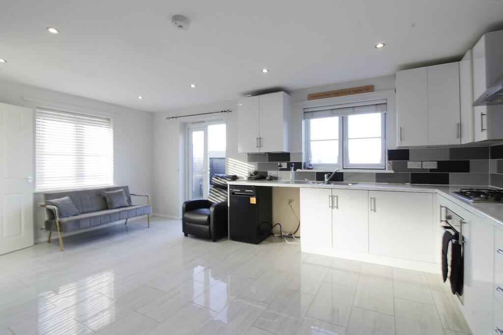 Millport Drive, Eye, PE6 photo 3
