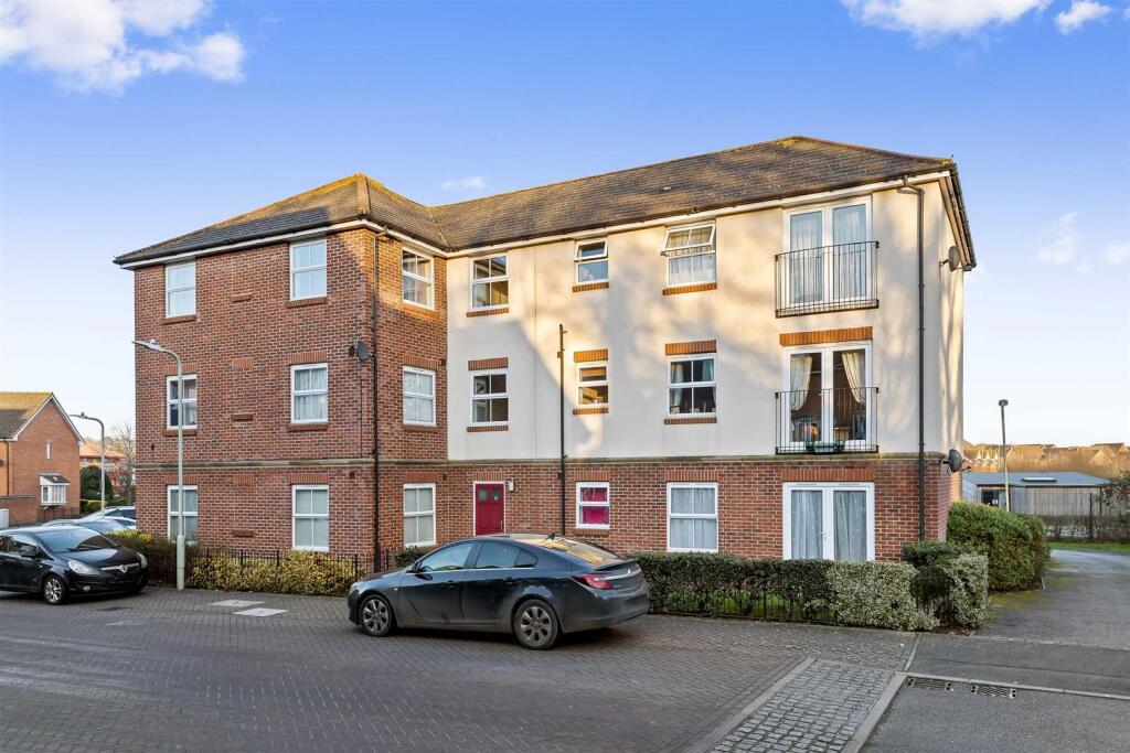 Main image of property: Hurst Road, Kennington TN24 9RN