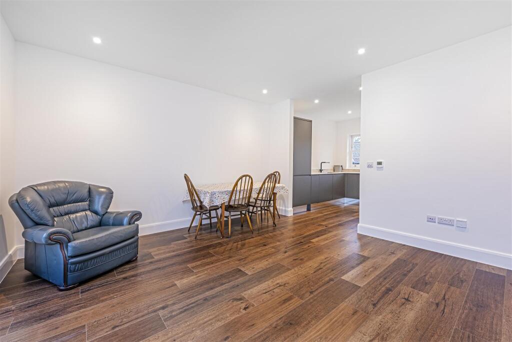 Apartment in Twickenham - View 5