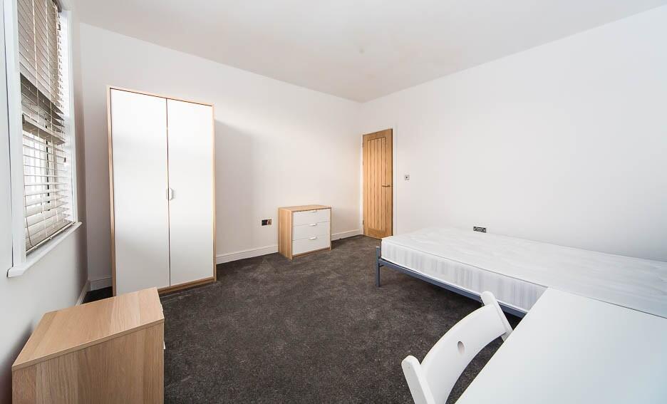 6 bedroom terraced house for rent