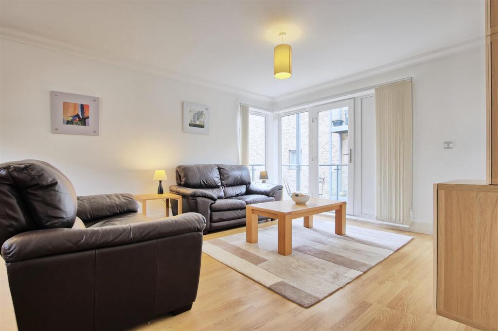Apartment in Cambridge, Lynfield Court, Chesterton - View 3