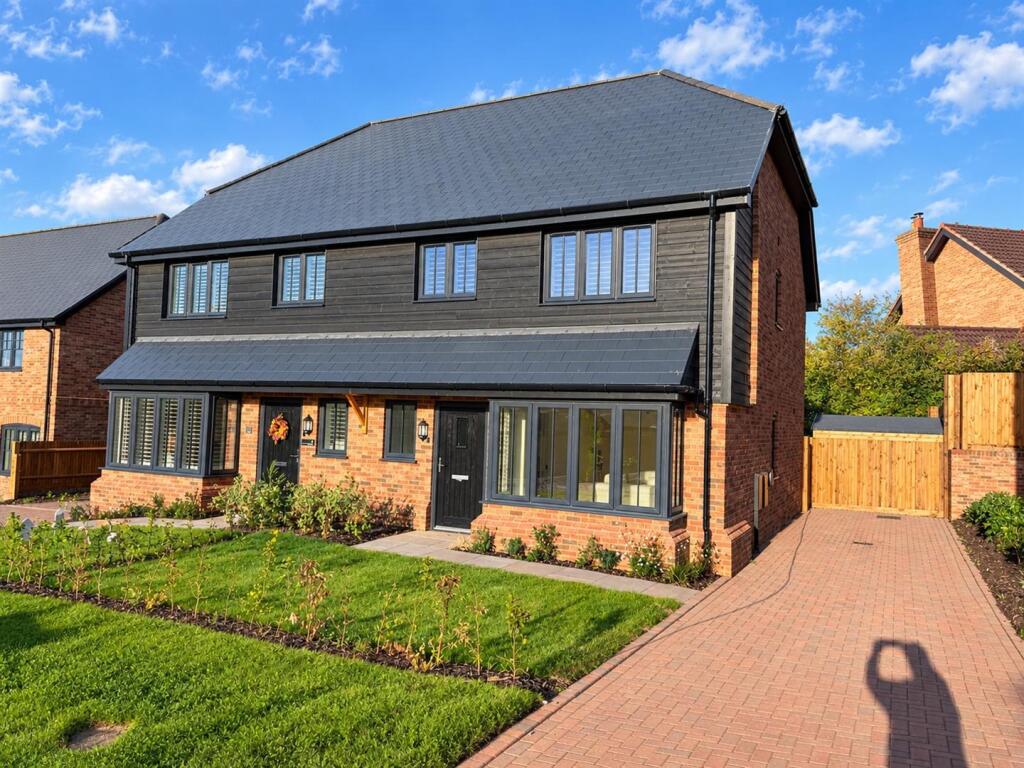 3-bed semi-detached on Hermitage Lane, Maidstone, £475,000