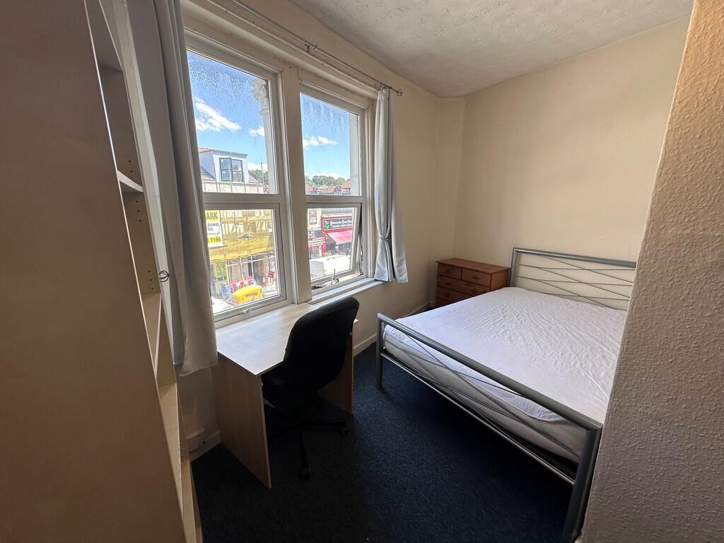 6 bedroom maisonette for rent