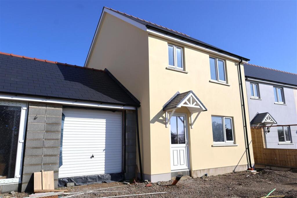 Main image of property: 2 Heol Newydd