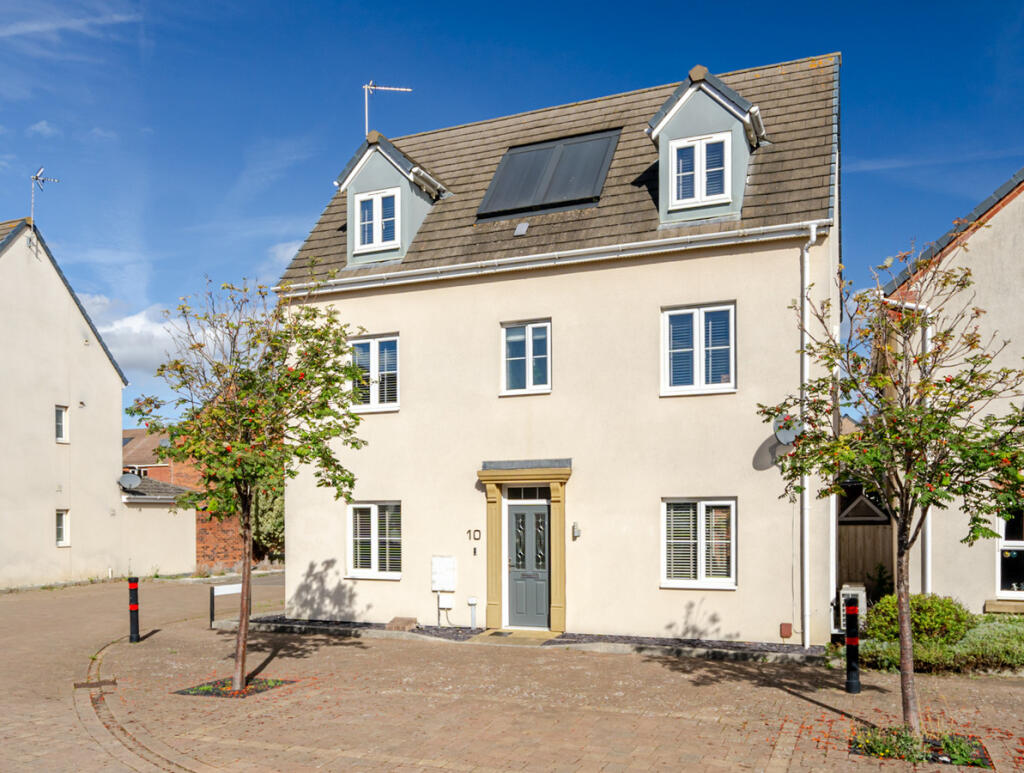 4-bed detached on Bala Lake Crescent, Broughton, Milton Keynes, MK10, £525,000