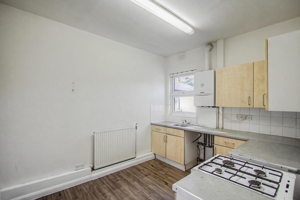 Flat B, 93 Sandringham Road, London, NW2 5EJ photo 4