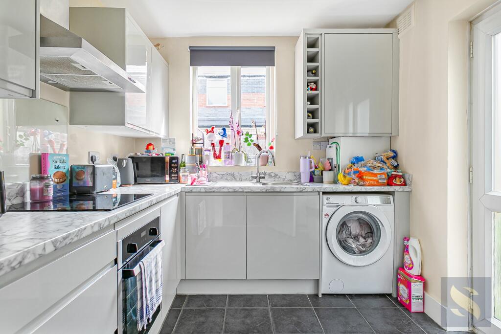 House in London, Wood Street, Walthamstow - View 4