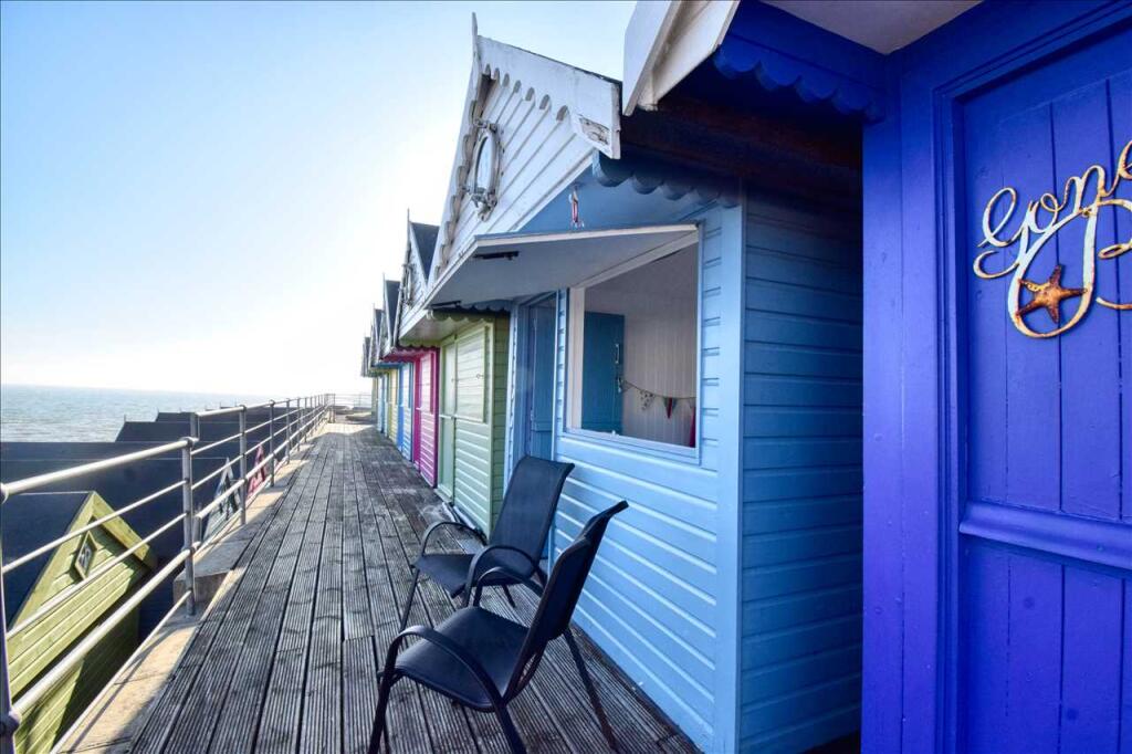 Southcliff Beach Hut, Walton on the Naze photo 2