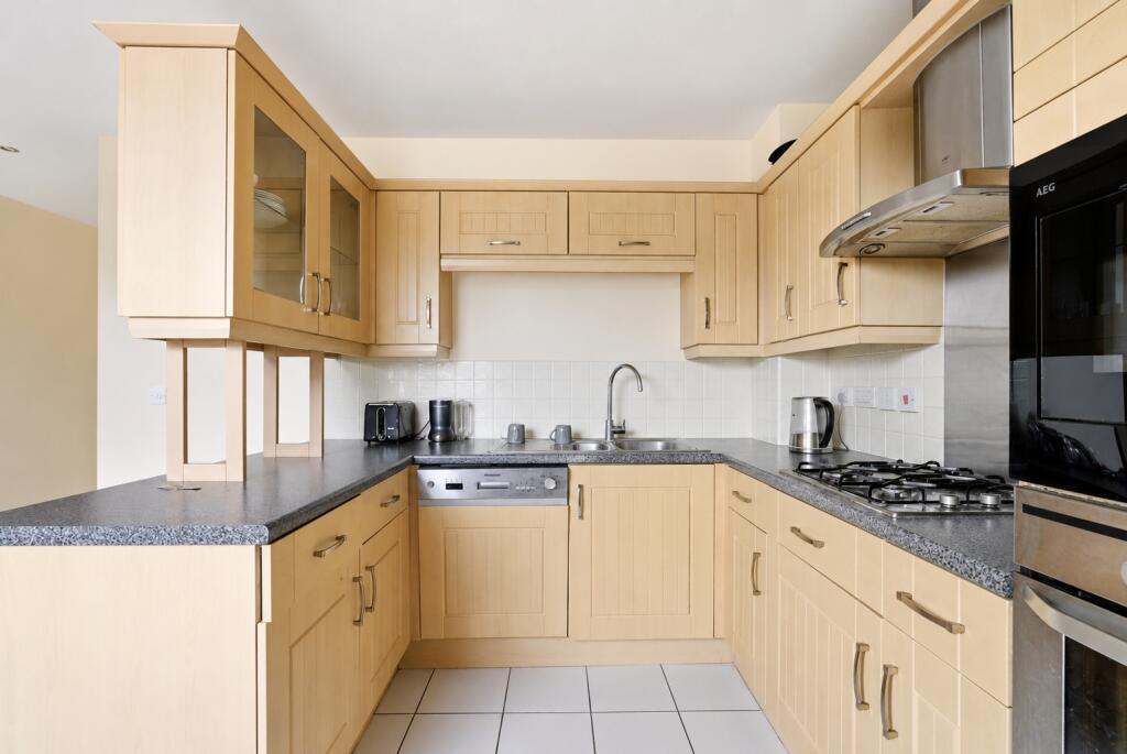 Claughton Court, Russet Drive, St Albans, Herts, AL4 photo 4
