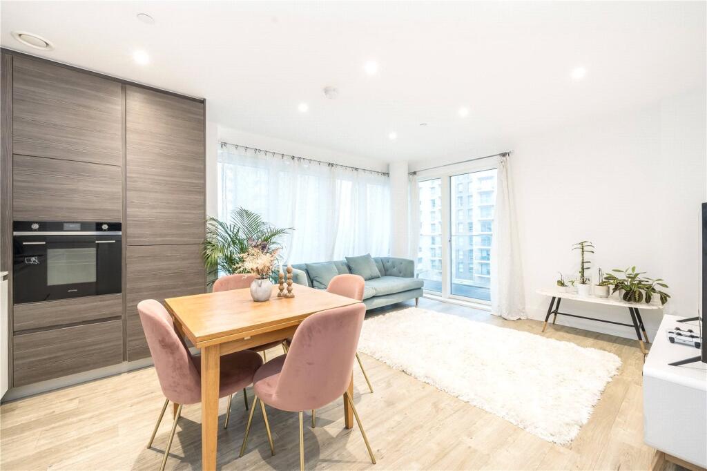 2-bed flat on Pegler Square, Kidbrooke Village, London, SE3, £440,000