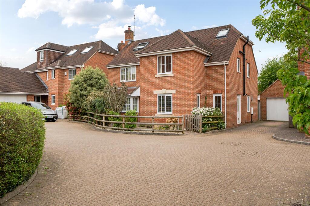 Main image of property: Old Woosehill Lane Wokingham, Berkshire, RG41 3HQ