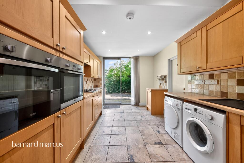 House in London - View 2