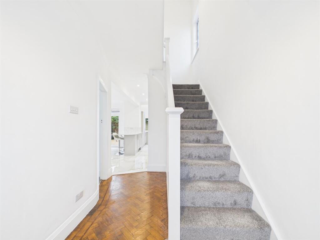 House in Doncaster, North East Lincolnshire - View 5