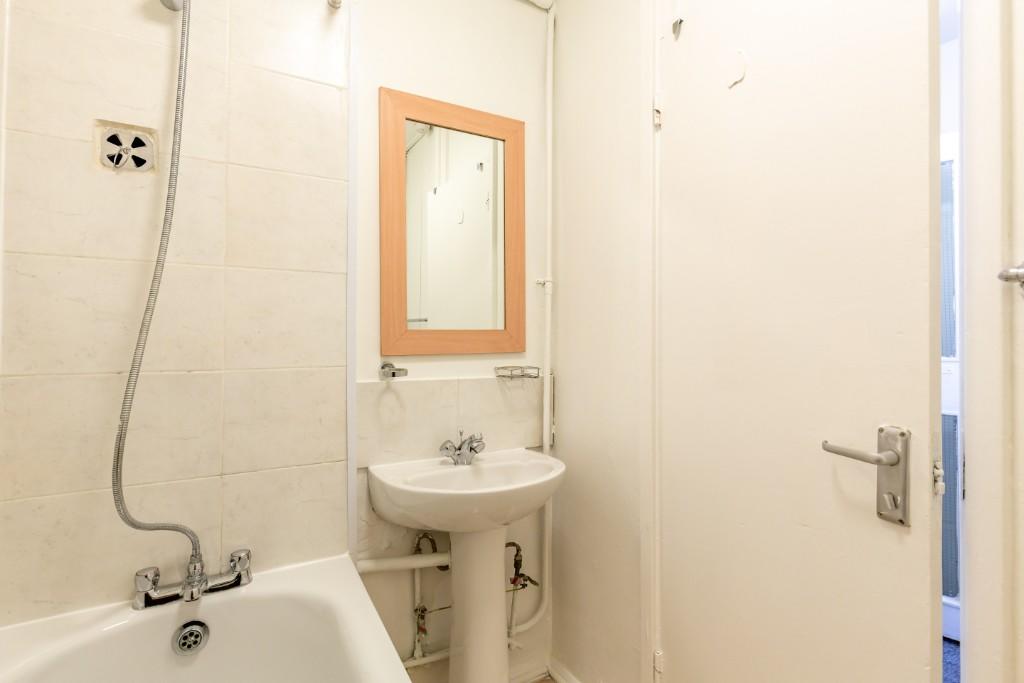 2 bedroom maisonette for rent