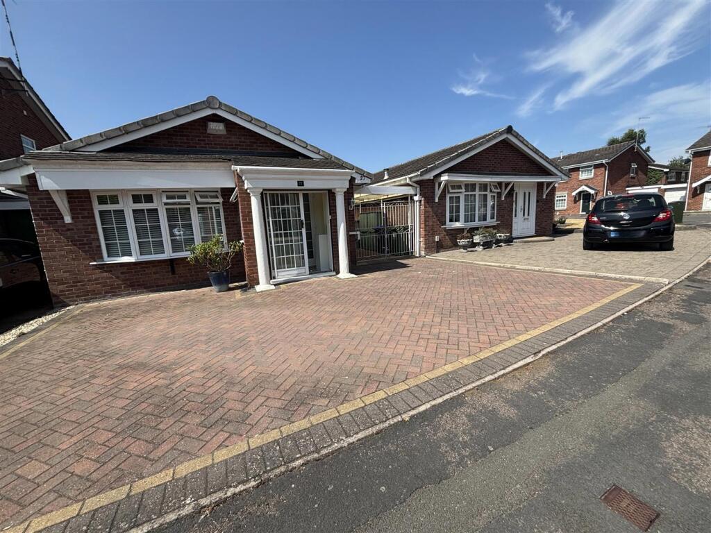 Main image of property: Drayton Court, Warwick