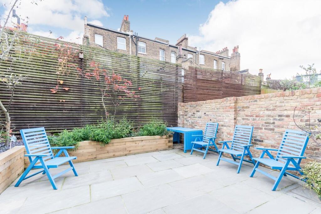 House in London - View 3