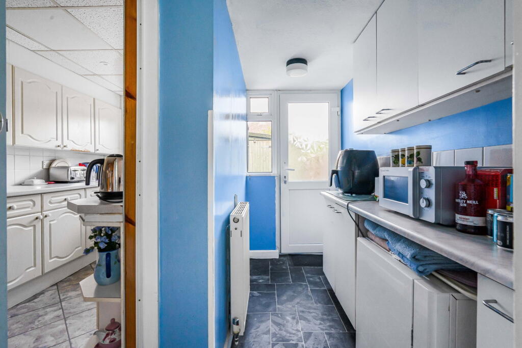 House in Croydon - View 4