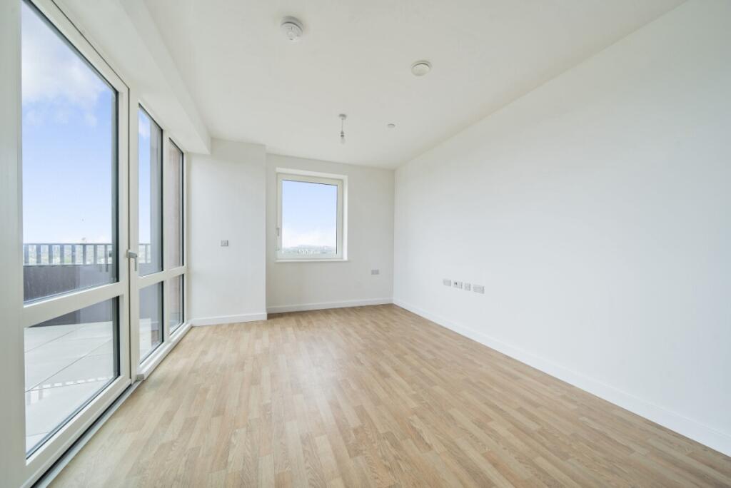 Apartment in Ilford - View 3