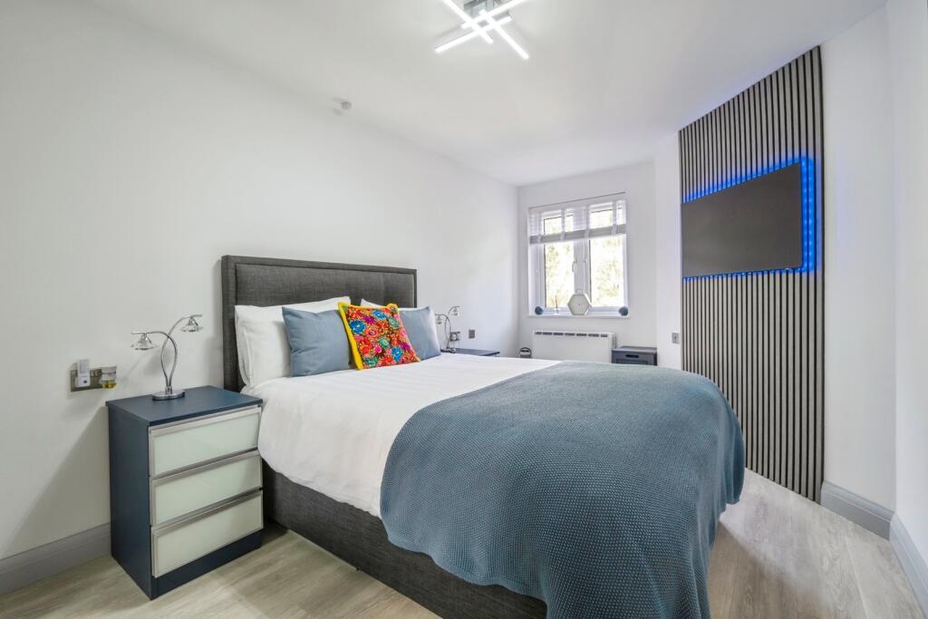 Apartment in Kingston upon Thames - View 5