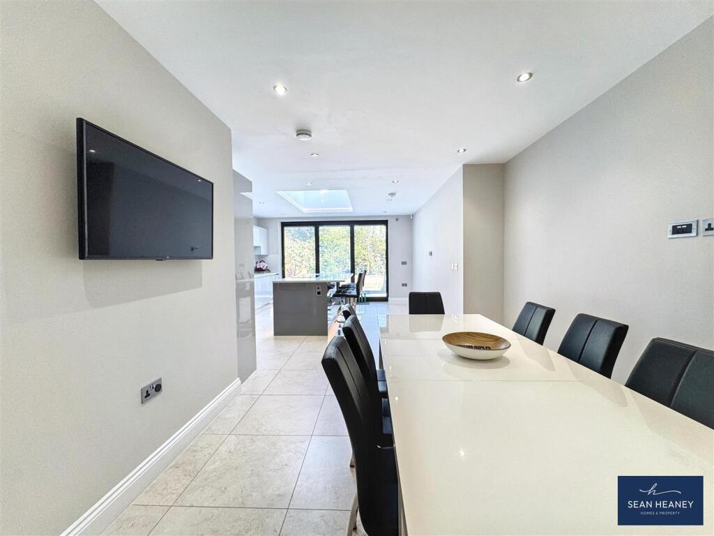 House in London, New Barnet - More