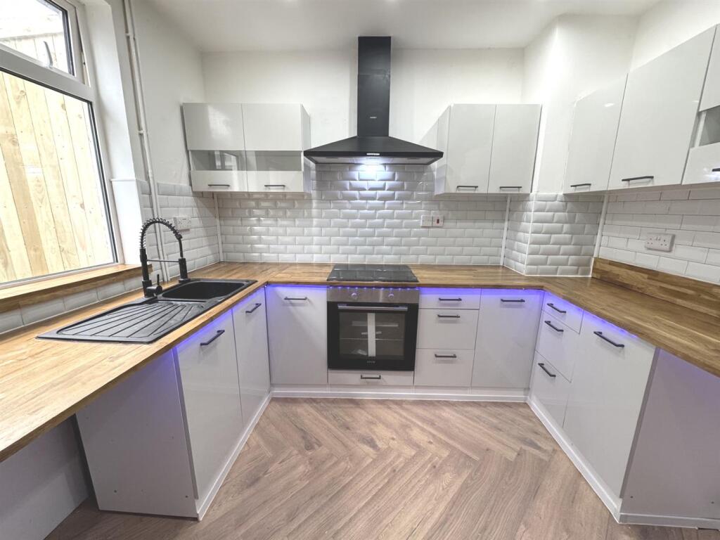 House in Stoke-on-Trent - View 4