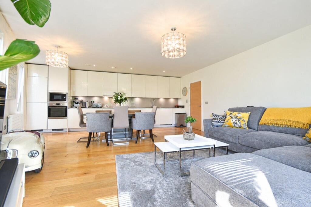 3-bed flat on Bowline Court, Durham Wharf Drive, Brentford, £675,000