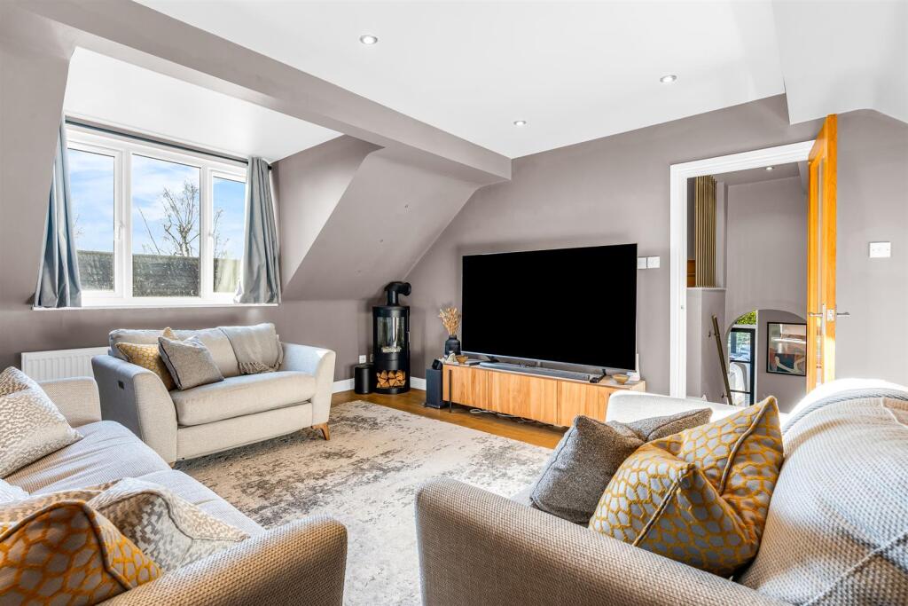 Additional image 18 of Canonsfield Road, Welwyn