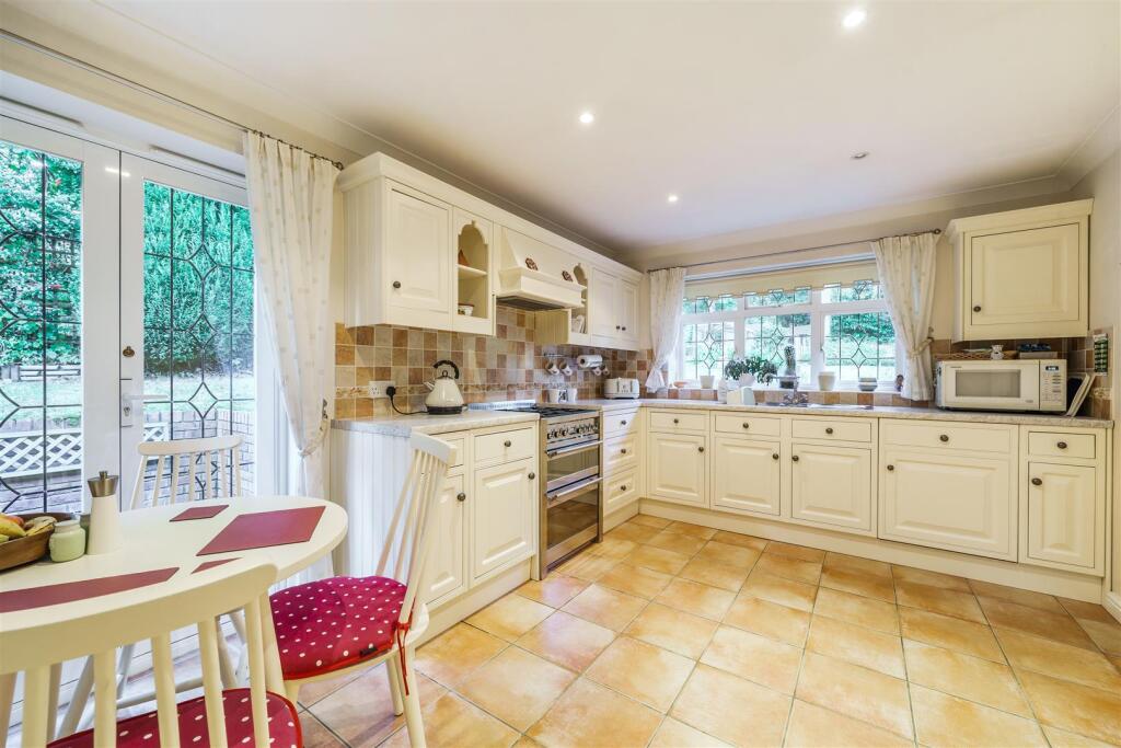 Dell Road, Finchampstead, Berkshire, RG40 3TD - View 6