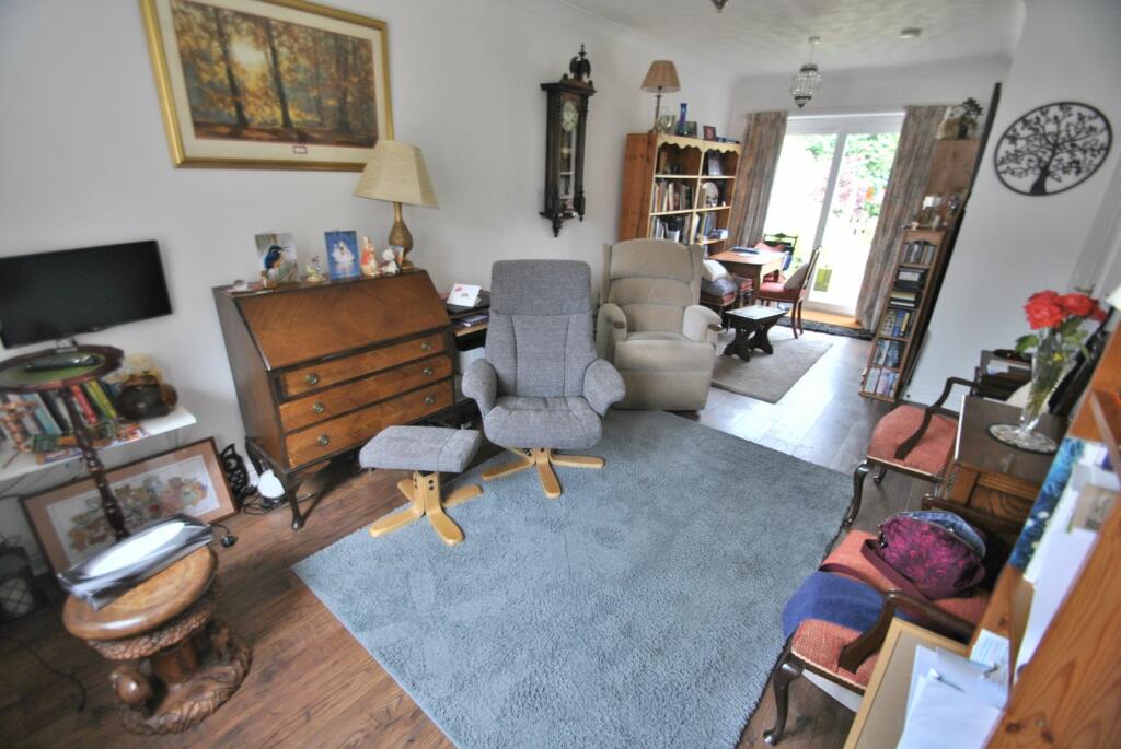 17, Cleeve Lake Court photo 3