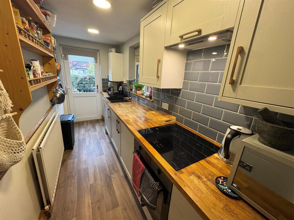 House in Staffordshire Moorlands, Leek - View 4
