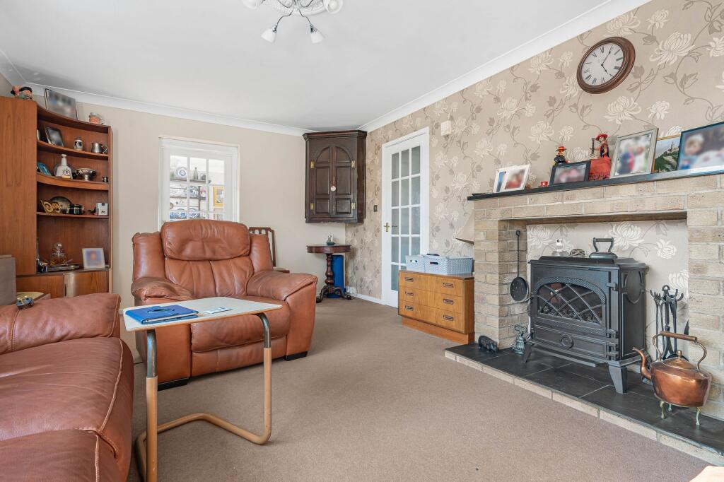 House in Huntingdonshire, Yaxley - More