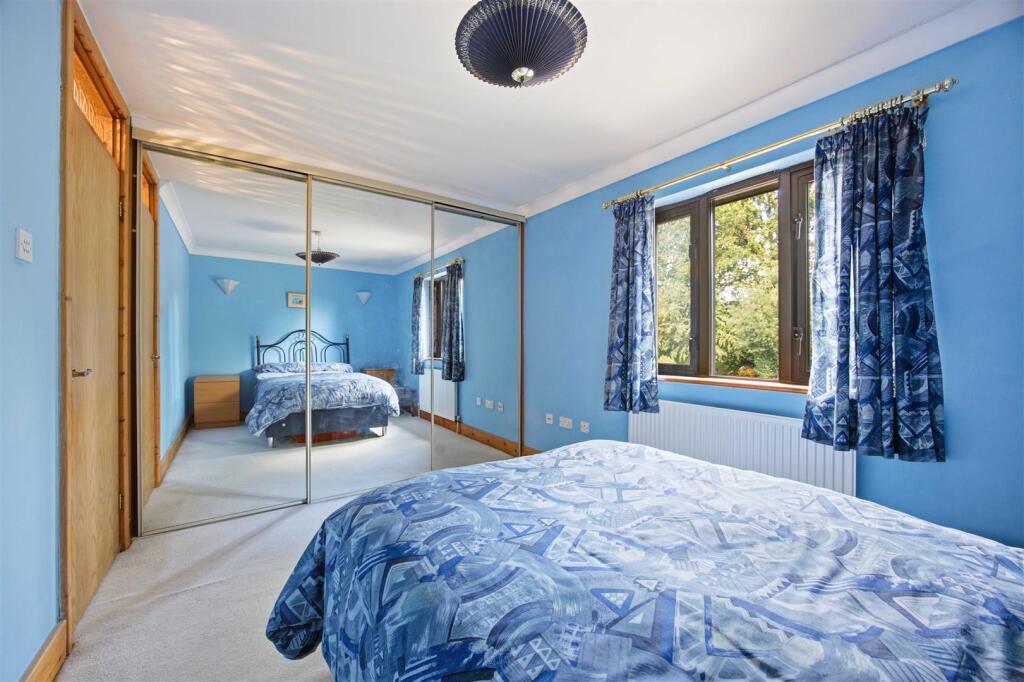 Apartment in London, Hillingdon - More