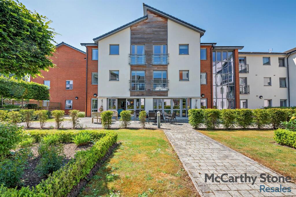Main image of property: 101-105 Fleet Road, Fleet, GU51 3FS